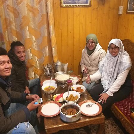 Tashkand Houseboat ศรีนาการ์ ภายนอก รูปภาพ