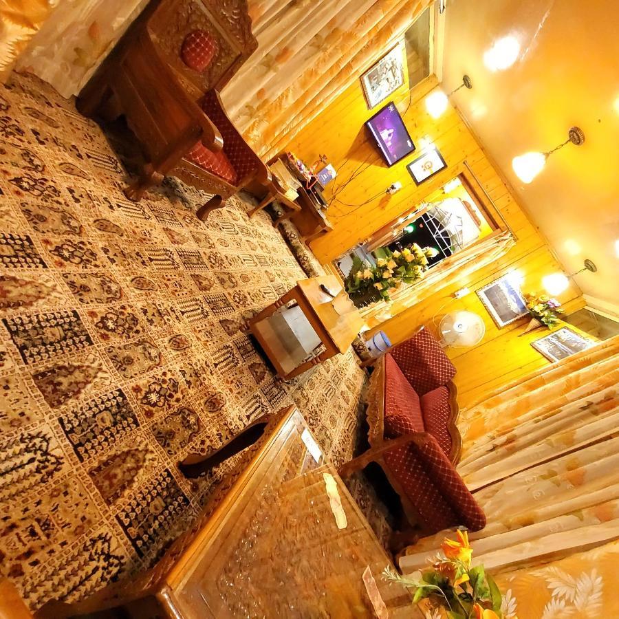 Tashkand Houseboat ศรีนาการ์ ภายนอก รูปภาพ