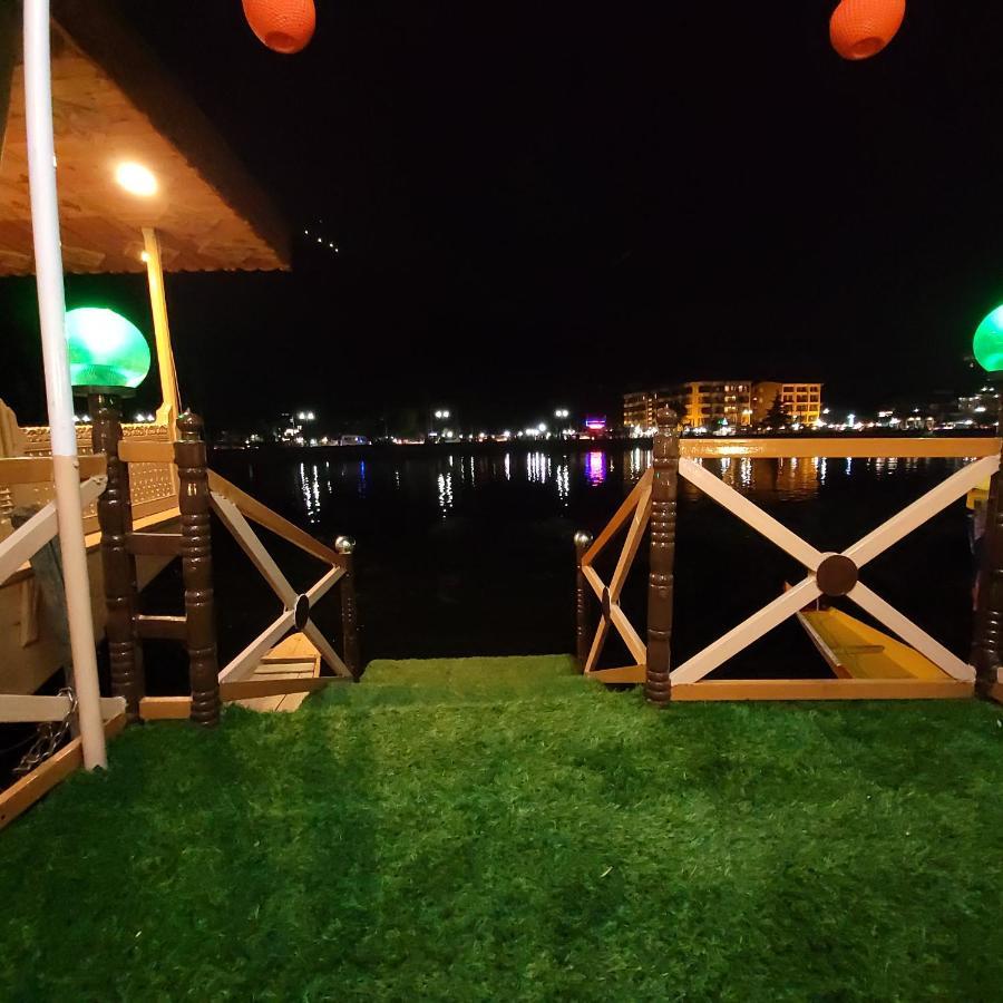 Tashkand Houseboat ศรีนาการ์ ภายนอก รูปภาพ
