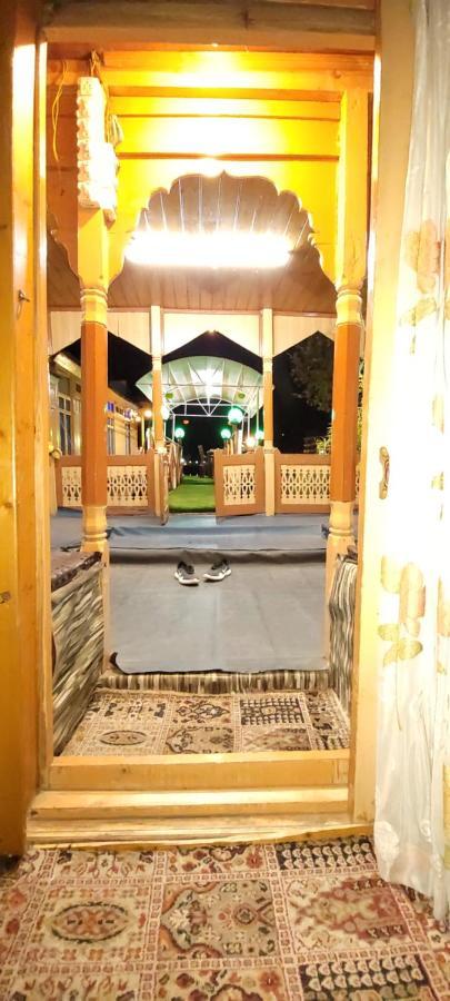 Tashkand Houseboat ศรีนาการ์ ภายนอก รูปภาพ