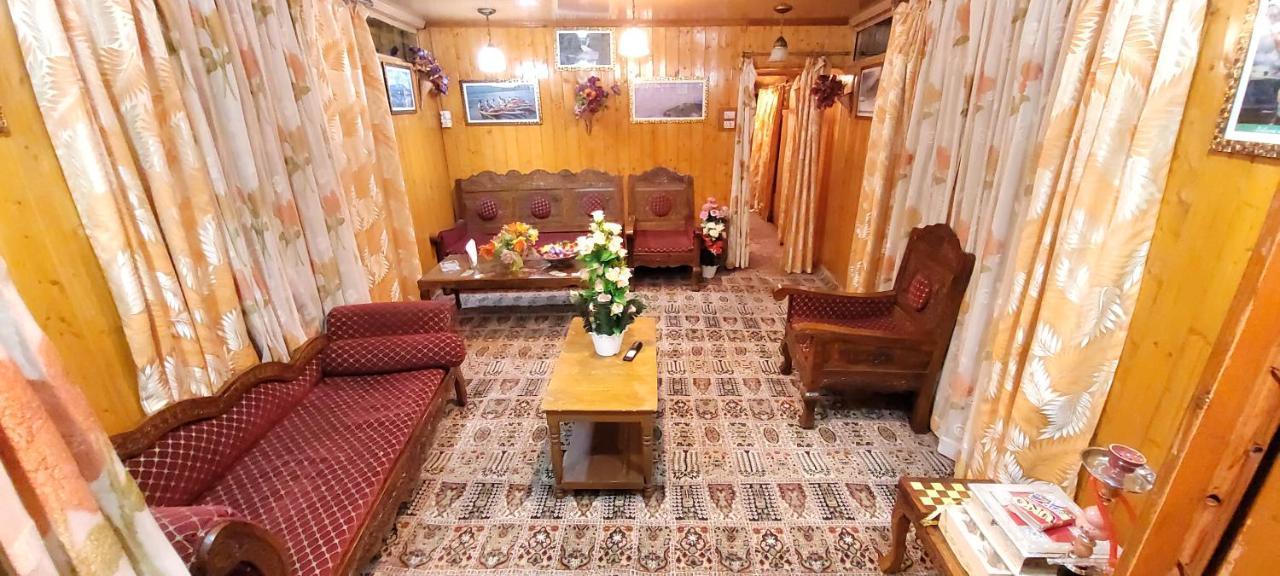 Tashkand Houseboat ศรีนาการ์ ภายนอก รูปภาพ