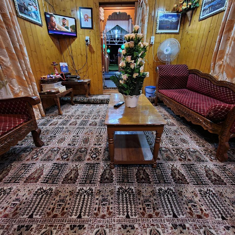 Tashkand Houseboat ศรีนาการ์ ภายนอก รูปภาพ