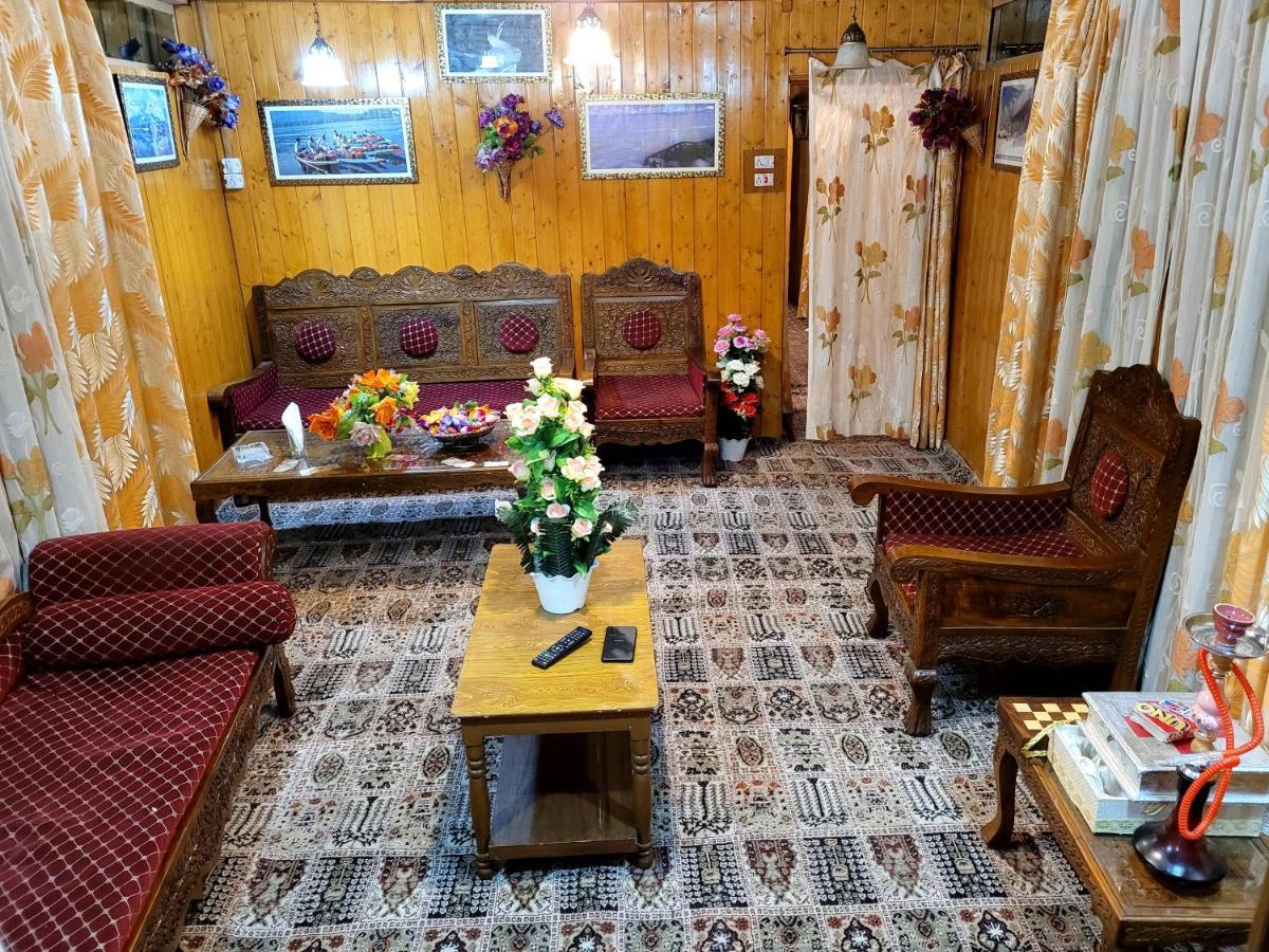 Tashkand Houseboat ศรีนาการ์ ภายนอก รูปภาพ