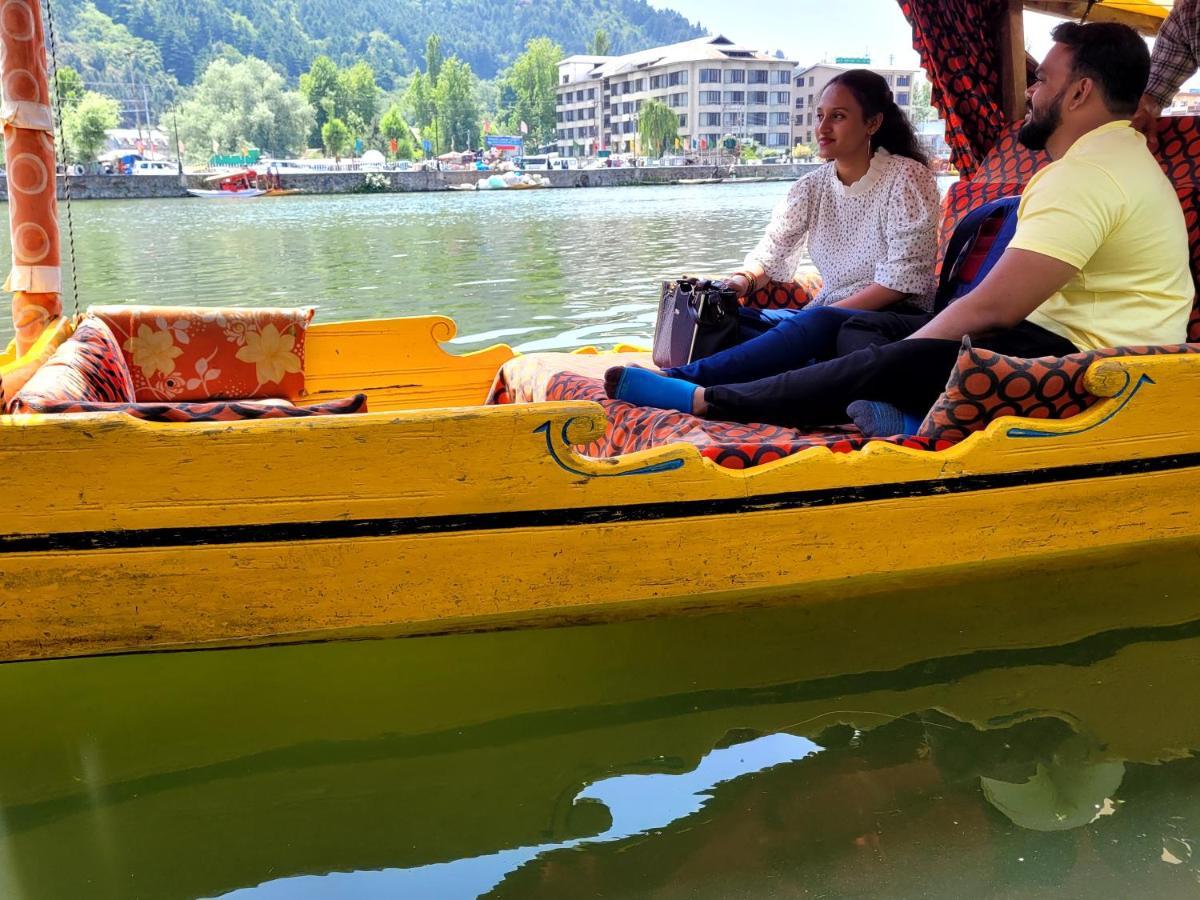 Tashkand Houseboat ศรีนาการ์ ภายนอก รูปภาพ